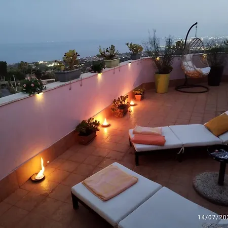 La Petite Maison Apartment *